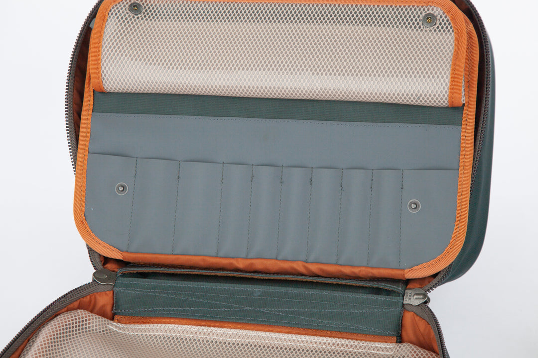 Fishpond Backwater Fly Tying Kit, detail