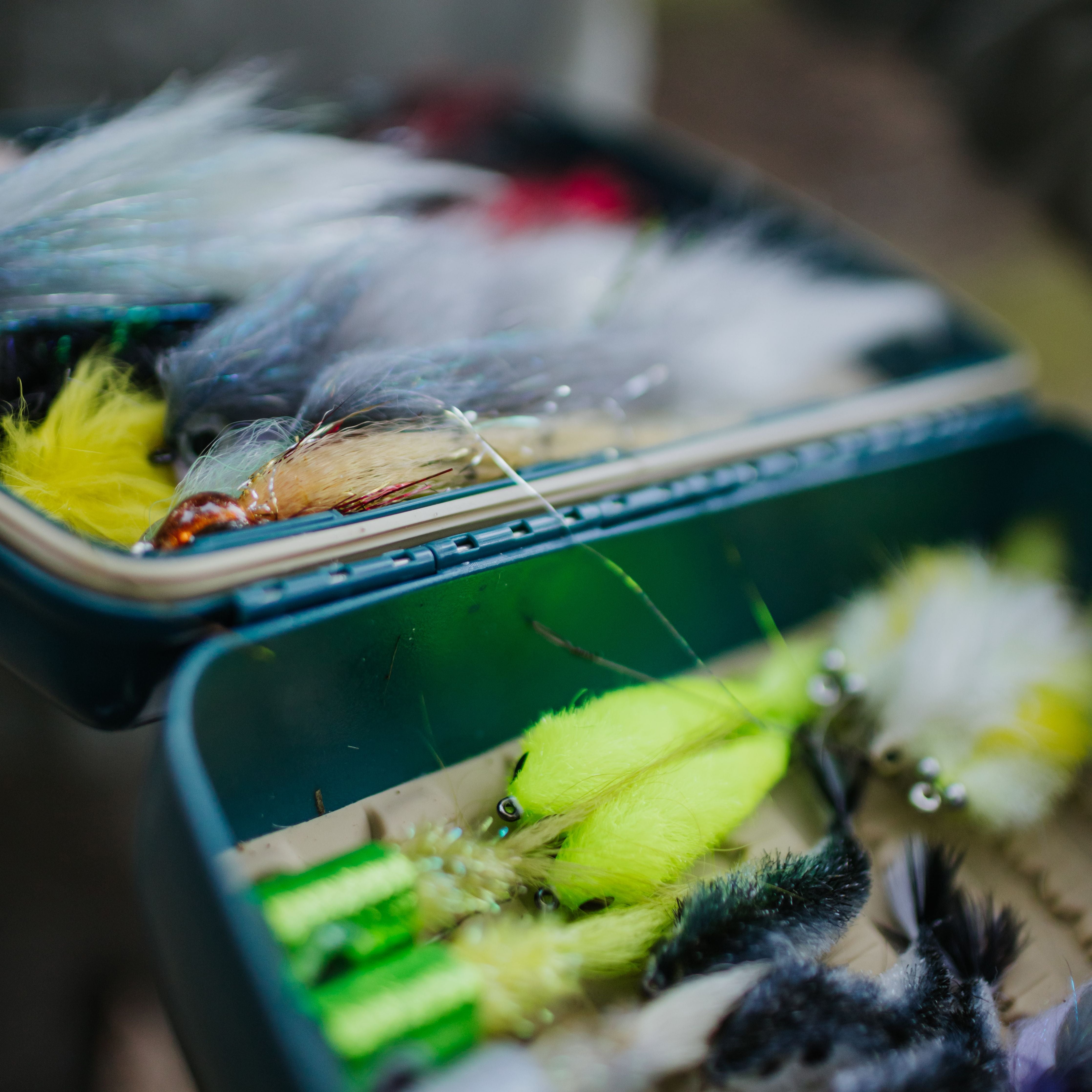 fishpond Tacky Pescador Waterproof Silicone Slit Fly Box - MagPad - Small -  Smoke Grey | Small Fly Fishing Fly Box